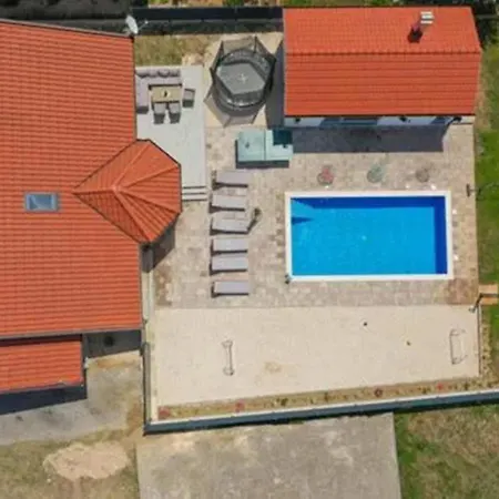 Ana With Pool And Whirlpool Semesterbostad *