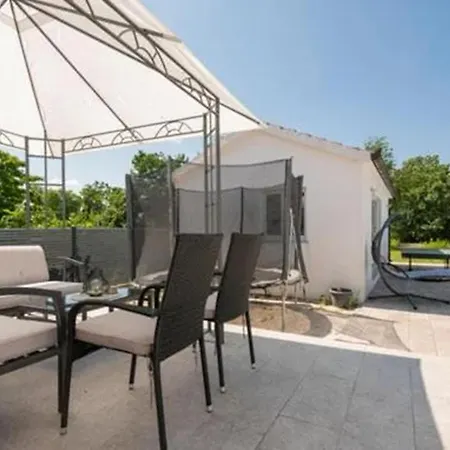 Ana With Pool And Whirlpool Semesterbostad Donji Proložac