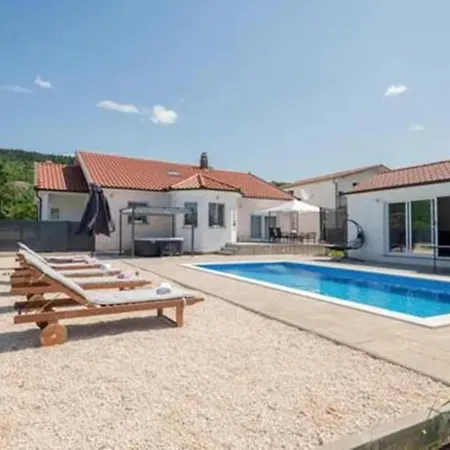 Ana With Pool And Whirlpool Semesterbostad *