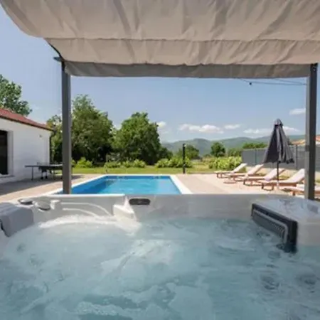 Ana With Pool And Whirlpool *