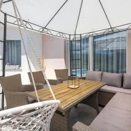 Ana With Pool And Whirlpool