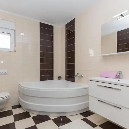 Semesterbostad Ana With Pool And Whirlpool *