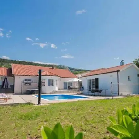 Ana With Pool And Whirlpool Holiday home *