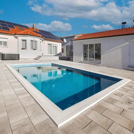 Ana With Pool And Whirlpool * Donji Prolozac