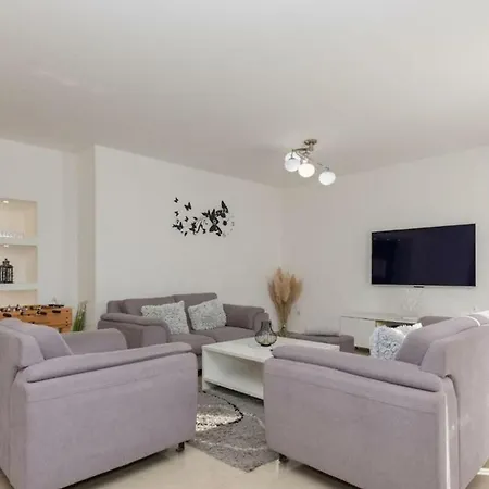 Ana With Pool And Whirlpool * Donji Proložac