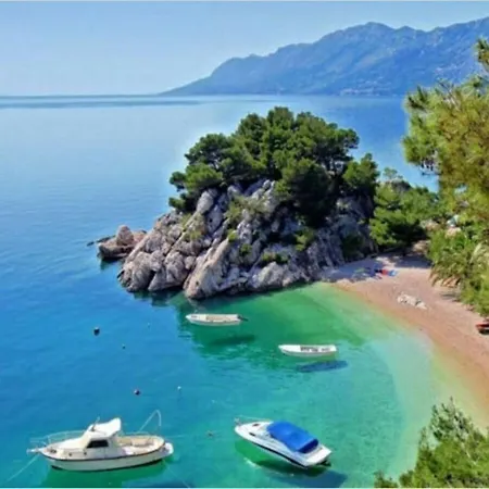 Ana With Pool And Whirlpool Donji Proložac